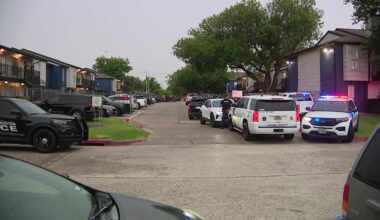 Standoff ends in southeast Houston after suspect was found dead inside apartment