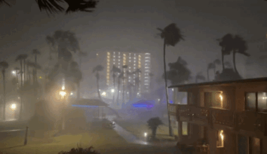 Strong Winds, Heavy Rain and Lightning Batter South Texas