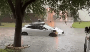 Waymo Stranded as Flash Floods Strike Dallas