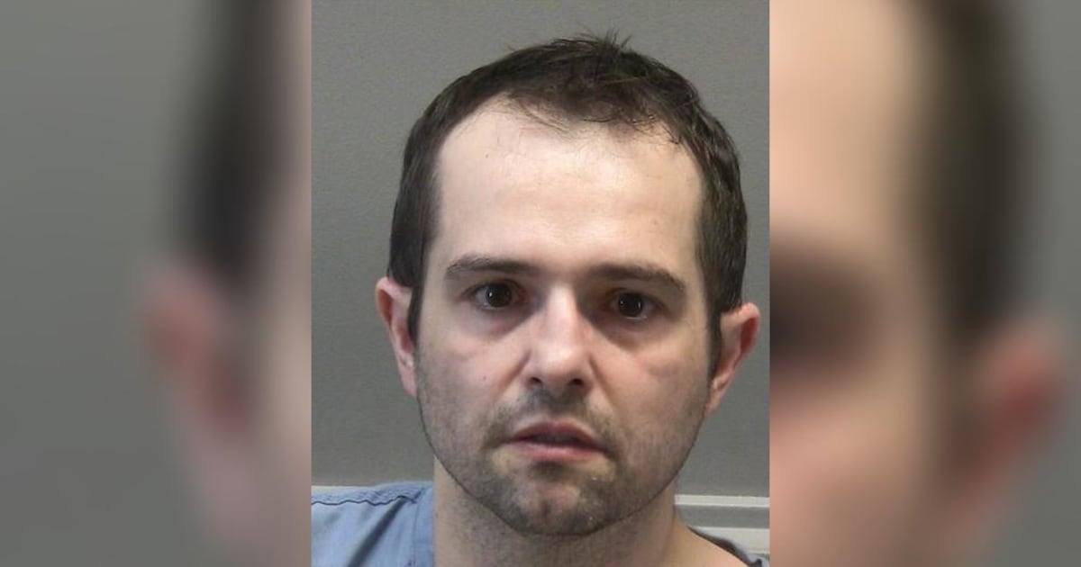 Tony Houston facing federal charges after sawed-off shotgun, pipe bombs found in apartment