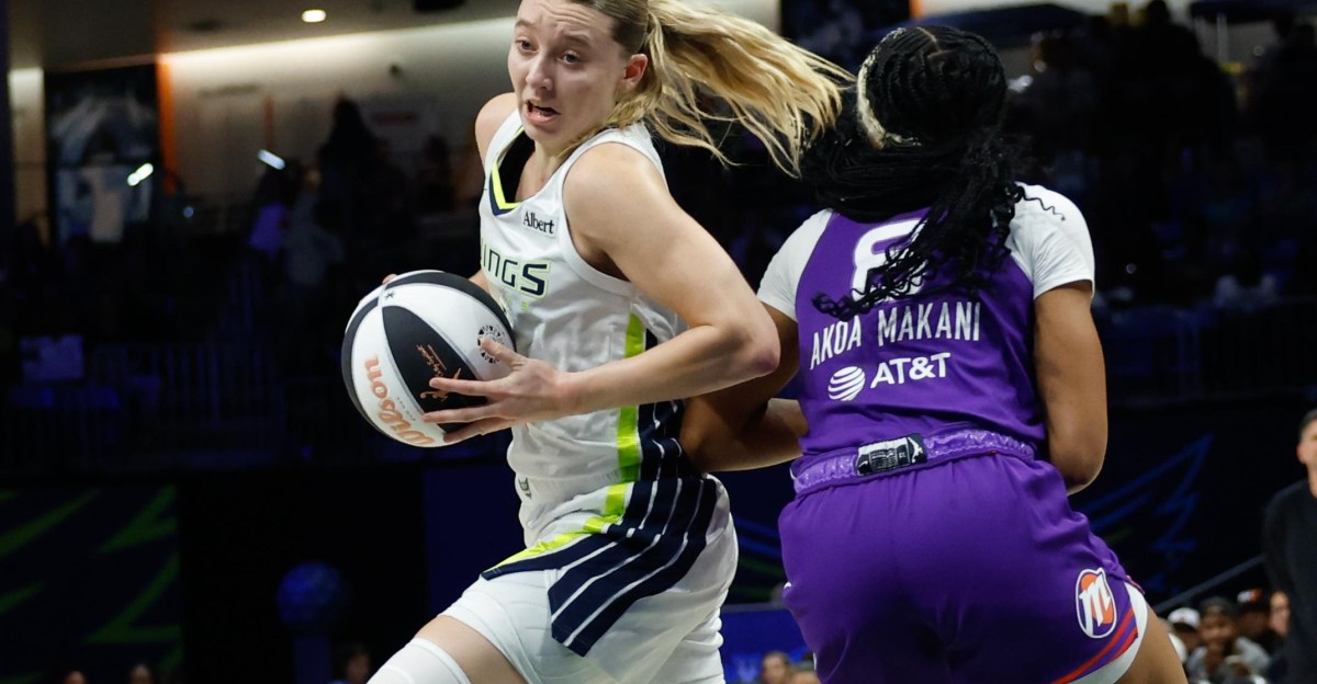 Paige Bueckers leads Dallas to 85-70 win over the Phoenix Mercury