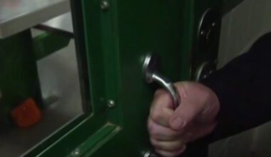 Former Harris County jailer sentenced, loses license after handcuff assault on inmate