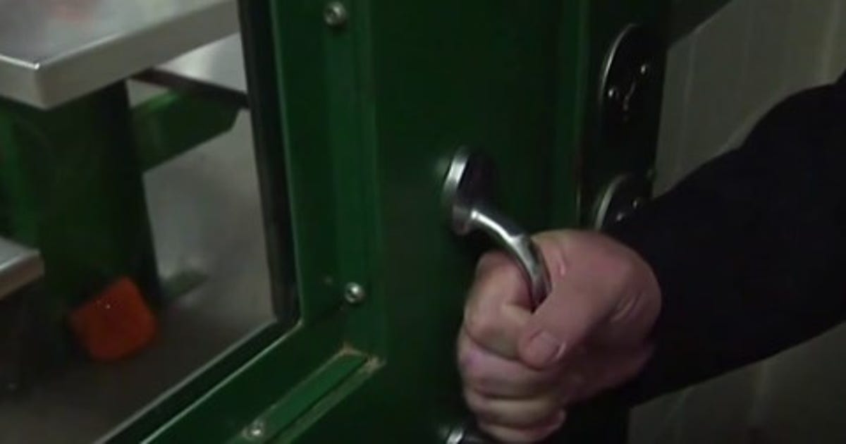 Former Harris County jailer sentenced, loses license after handcuff assault on inmate