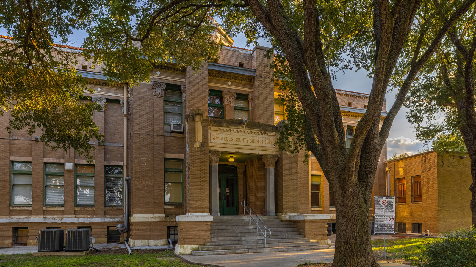 Between Laredo And Corpus Christi Is Texas' 'Hub City' With A Historic Downtown, Tasty Eats, And Lake Fishing