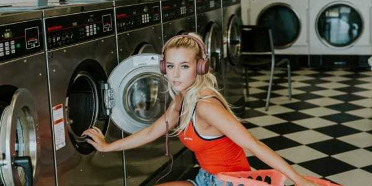 Texas dermatologist explains laundry for healthy summer skin