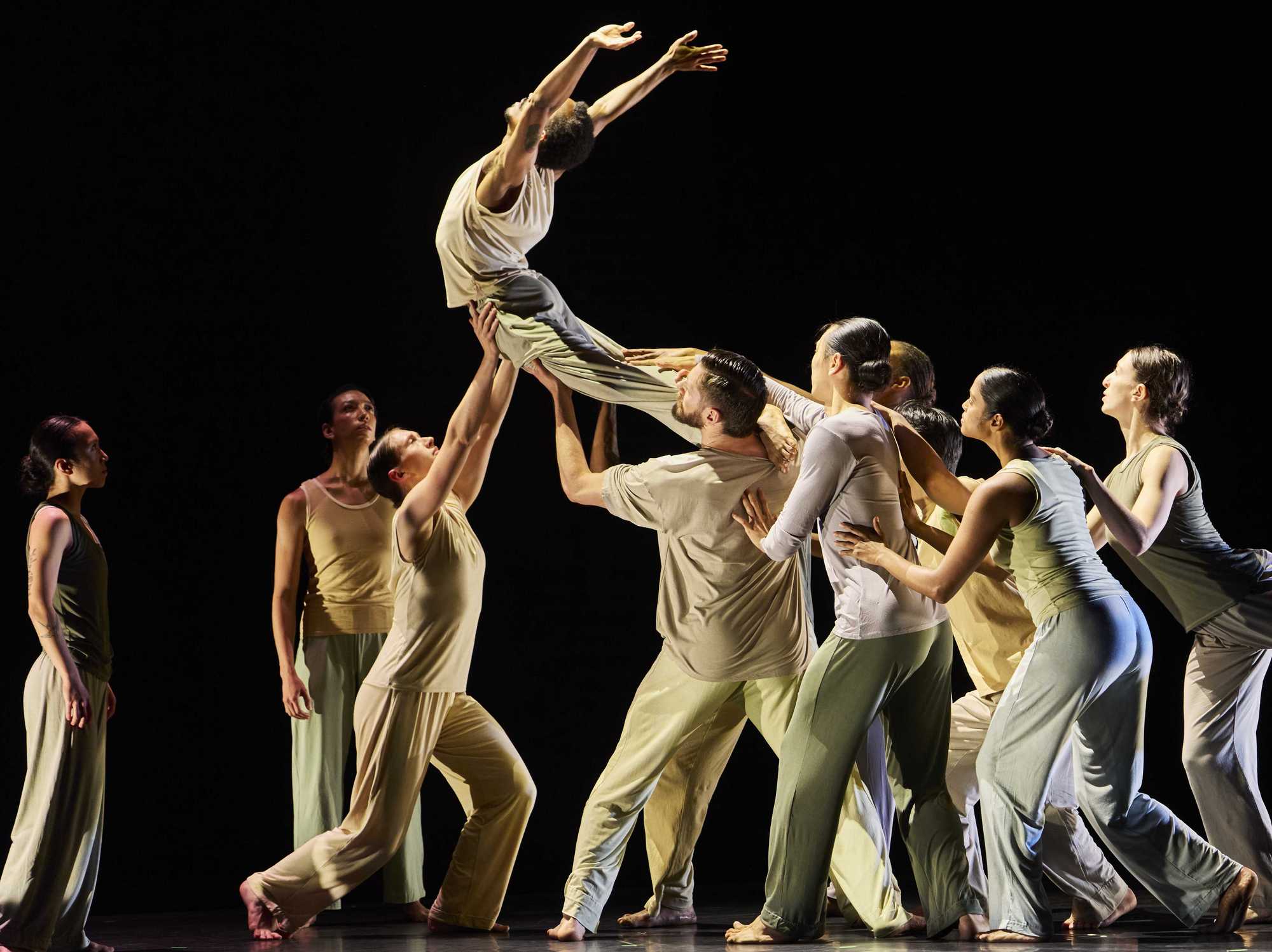 Lim\u00f3n Dance Company