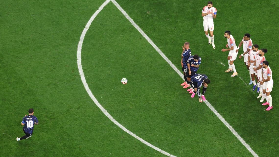 ARLINGTON, TEXAS - JUNE 27: Lionel Messi #10 of Argentina scores his team's third goal from a free kick during the FIFA World Cup 2026 Group J match between Jordan and Argentina at Dallas Stadium on June 27, 2026 in Arlington, Texas.
