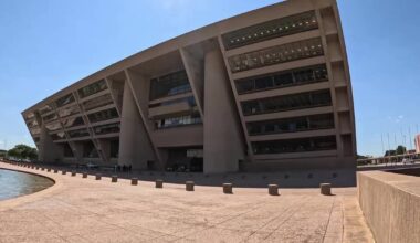 Dallas residents pack City Hall for meeting on building's future