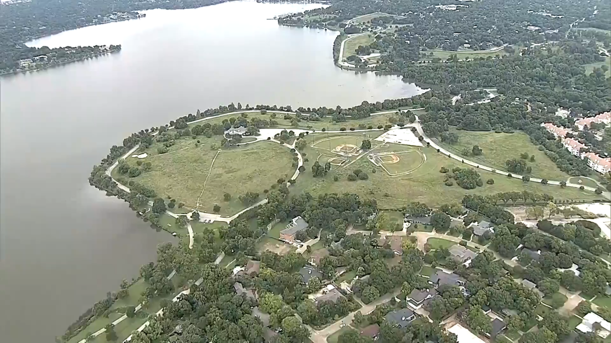 White Rock Lake sinkhole repairs will close a lane all summer – NBC 5 Dallas-Fort Worth