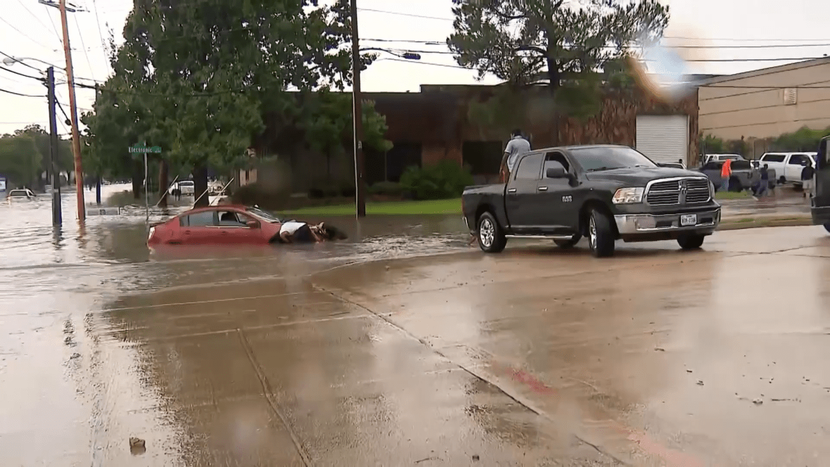 Dallas flooding after Friday morning thunderstorm strands drivers – NBC 5 Dallas-Fort Worth