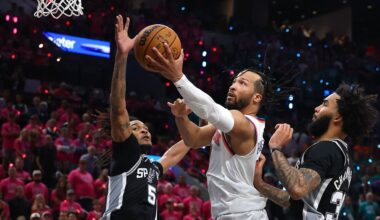 Brunson keys late surge as Knicks steal Game 1 in San Antonio
