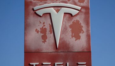Family sues Tesla for wrongful death in Autopilot crash in Texas, US | Elon Musk News