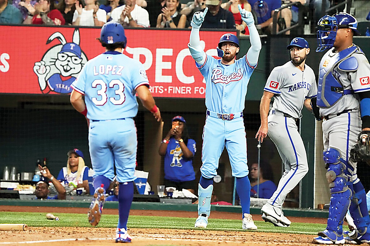 Rangers cruise past Royals to capture three-game series sweep