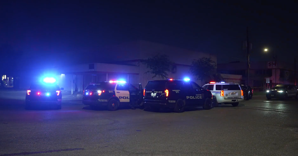 Man shot, killed in Houston's East End hour after being detained in trespassing incident