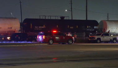 7 train cars derailed in east Houston while carrying grain, BNSF says