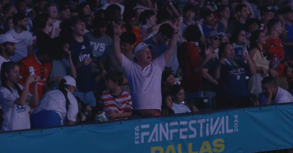 WATCH: Fans in Dallas react to all 4 U.S. goals vs. Paraguay