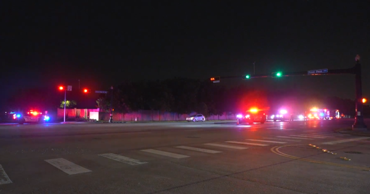 Sugar Land officer injured during traffic stop on Highway 6, suspect search ongoing