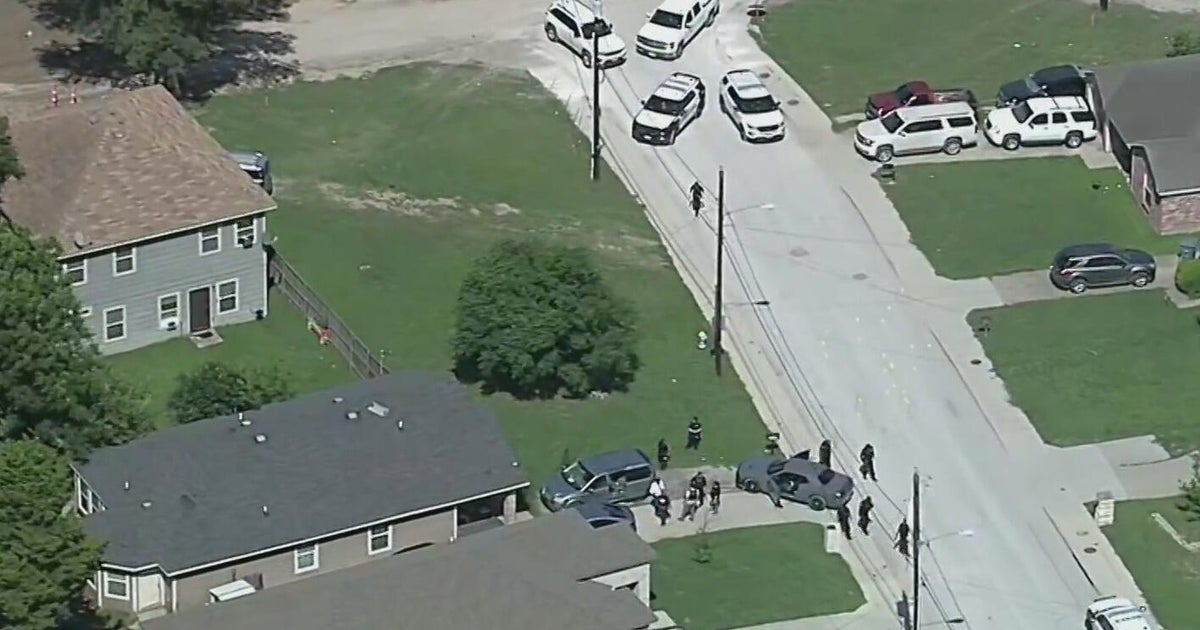 Dallas police arrest 6 suspects after "random gunfire" between gang members
