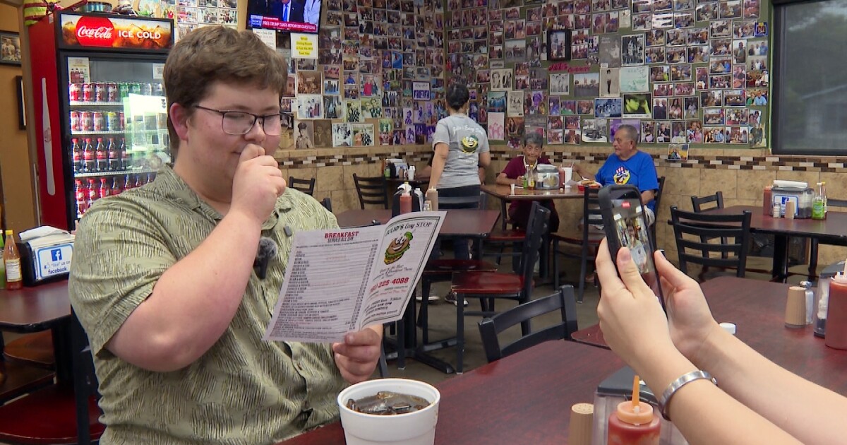 Corpus Christi student goes viral reviewing local restaurants