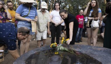 Hundreds attend memorial for Malin, Austin's giant troll