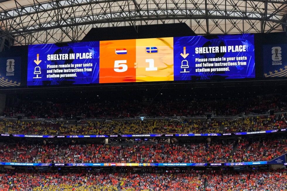 Fans told to shelter in place after Netherlands' 5-1 win over Sweden in Houston due to lightning