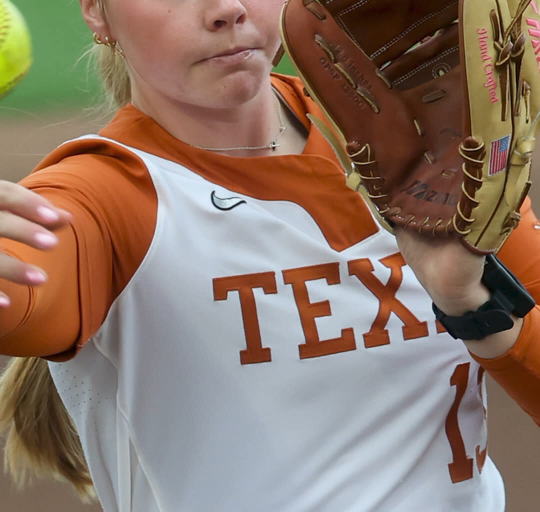 Texas softball player eats ladybugs for good luck
