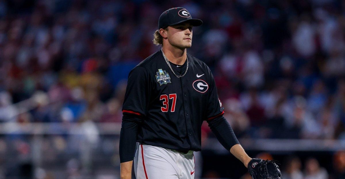 Joey Volchko spins complete-game gem in 7-1 Georgia win over Texas