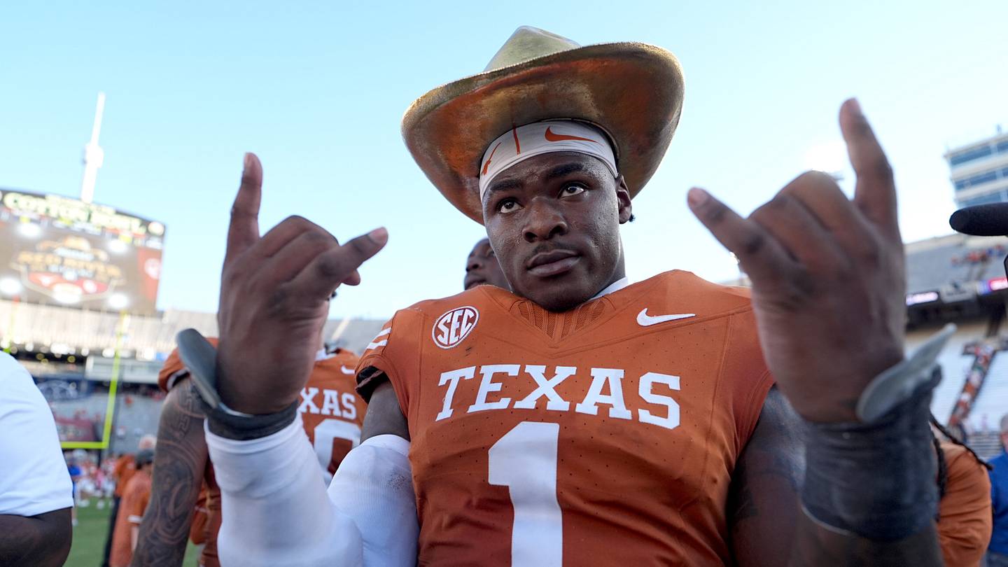 Colin Simmons Could Make SEC History With Texas This Season