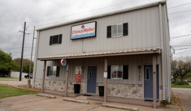 Ruling overturns closure of Texas midwife’s clinics