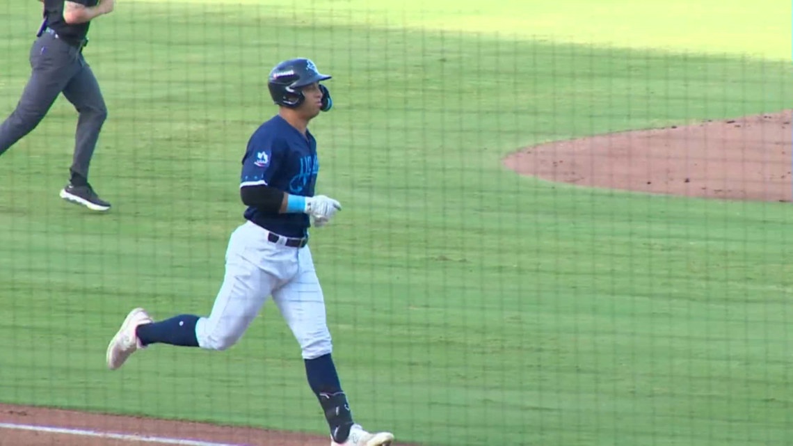 Hooks looks early lead as Sod Poodles rally for win