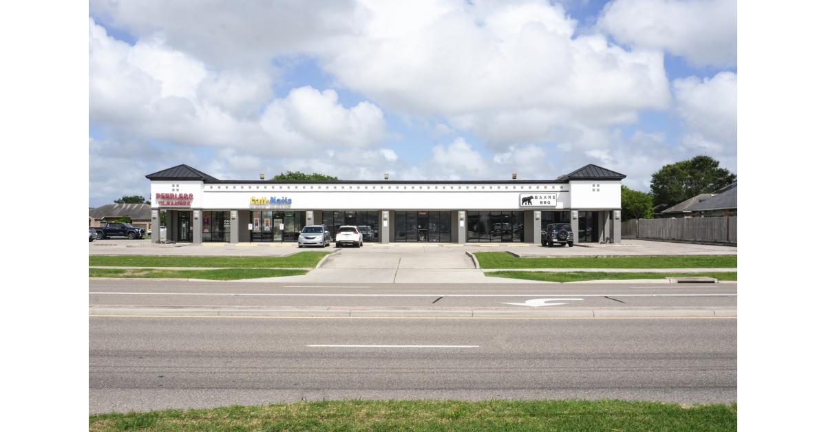 Cravey Real Estate Facilitates Sale of King's Court Retail Center in Corpus Christi's Premier Southside Corridor