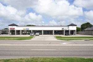 Cravey Real Estate Facilitates Sale of King's Court Retail Center