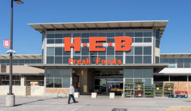 H-E-B pauses curbside and delivery in Texas. Here's why.