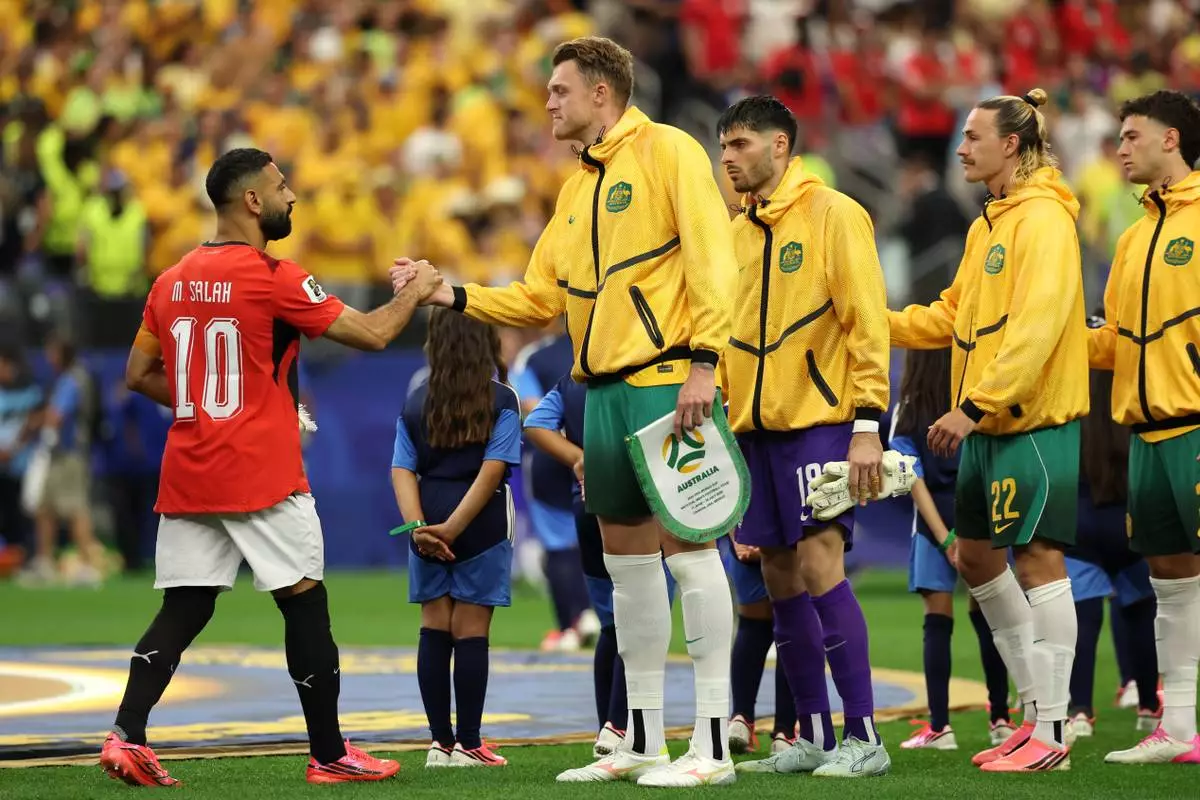 Egypt's Mohamed Salah (10) shakes hands with Australia's Harry Souttar (19) before the World Cup round of 32 soccer match between Australia and Egypt in Arlington, Texas, near Dallas, Friday, July 3, 2026. (AP Photo/Gareth Patterson)