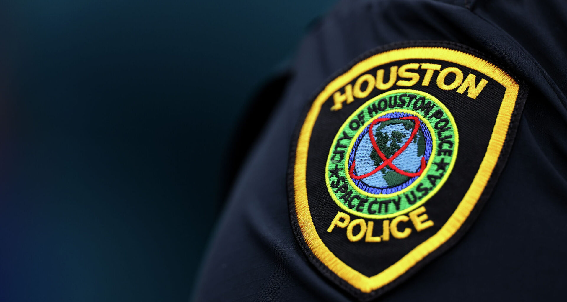 Mom, 2 kids dead at Houston hotel in murder-suicide, police say