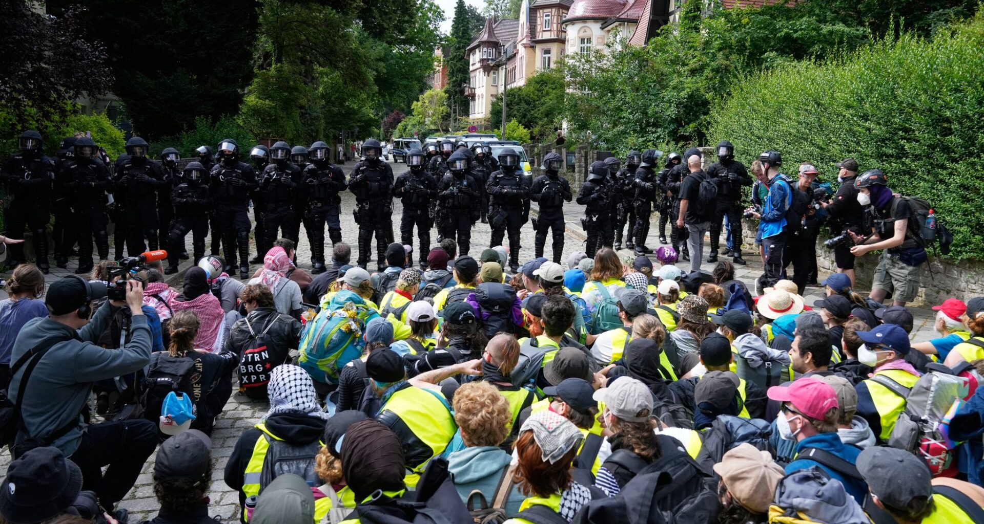 Far-right Alternative for Germany party reelects leaders as protesters and police clash