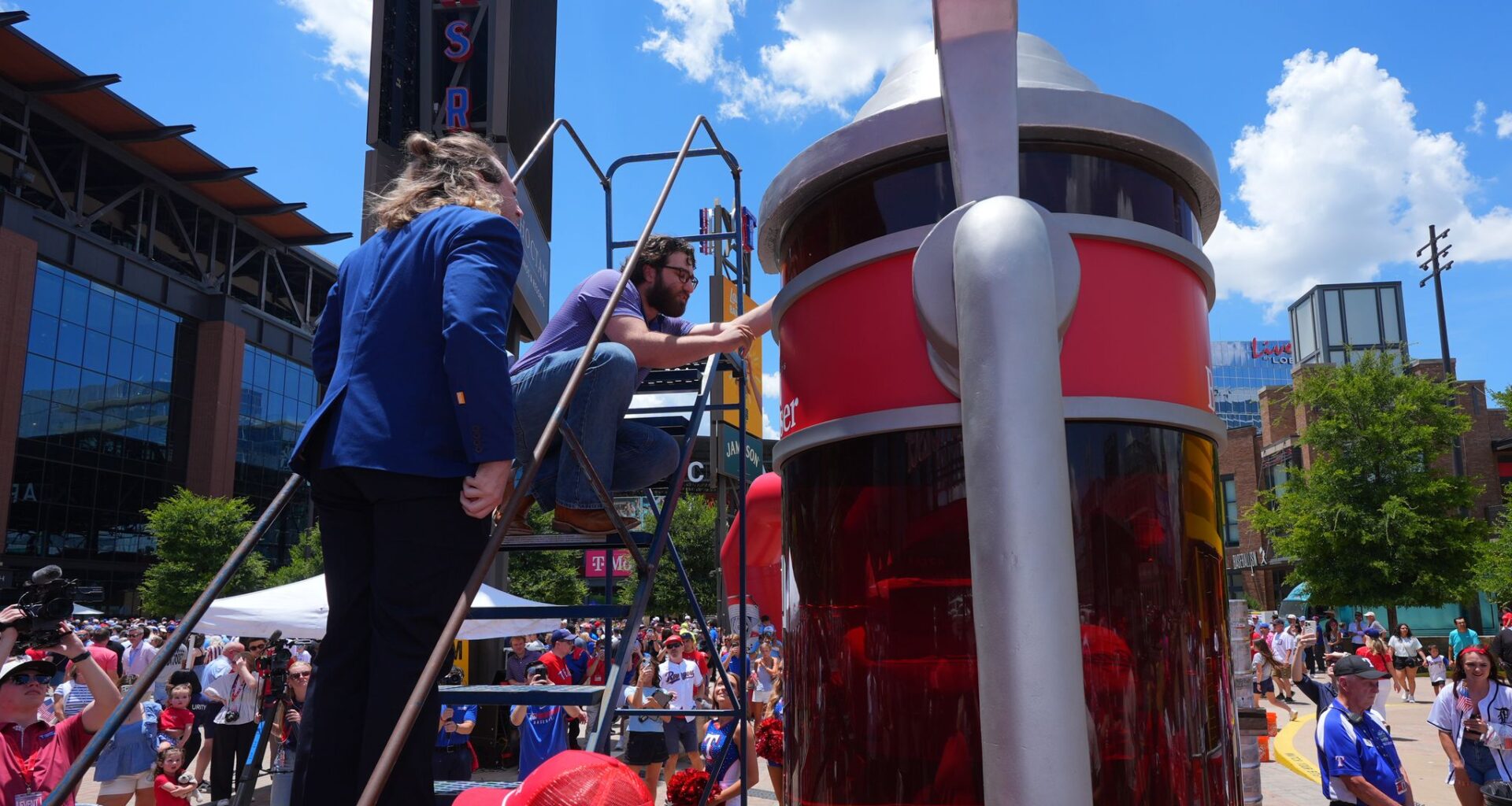 Big brew: Texas Rangers and Bud set a world record with a 12-foot tall, 600-gallon beer