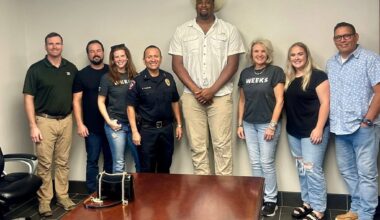 The 7-foot-3 officer Texas has been waiting for finally earns badge