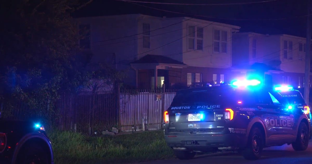 Shootout erupts in South Houston during alleged argument over fireworks, 2 injured
