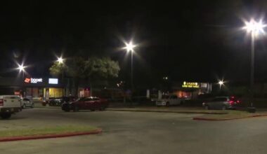 Man killed, another injured in late-night shooting outside North Austin business