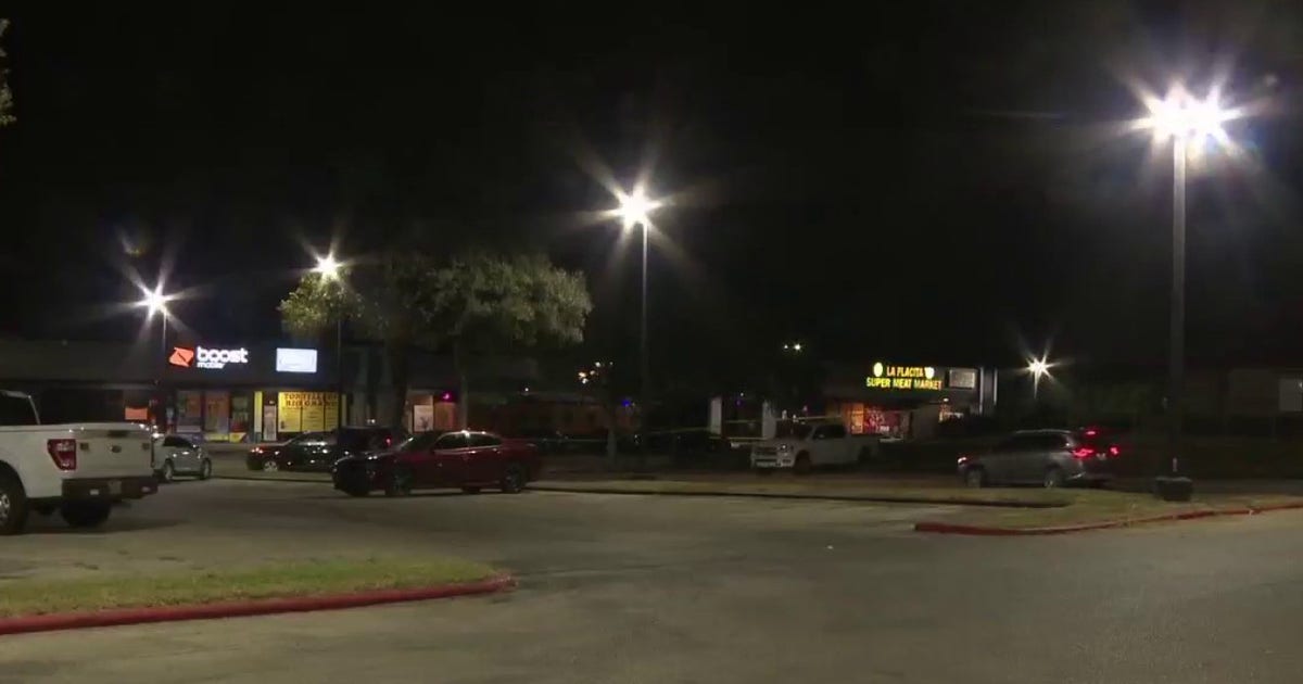 Man killed, another injured in late-night shooting outside North Austin business