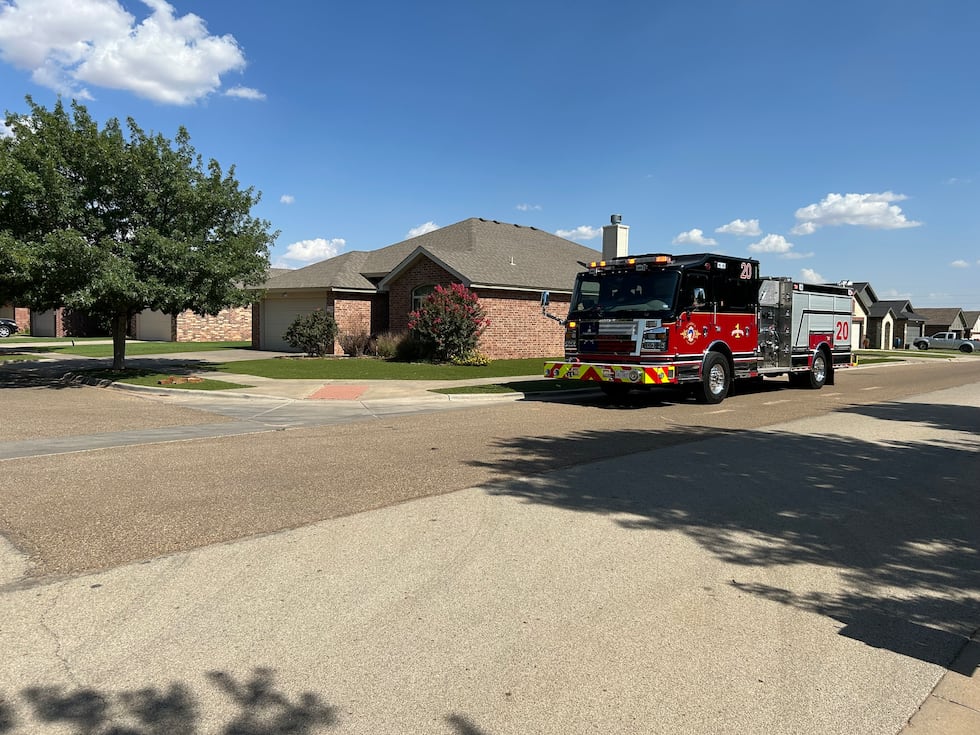 South Lubbock cut gas line causes neighborhood evacuation near 112th St.