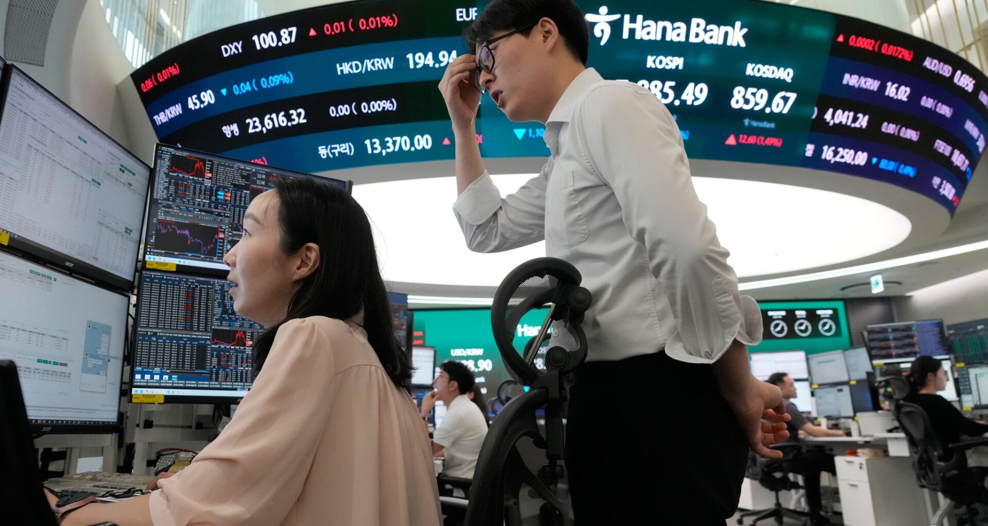 Asian markets retreat after rebounding AI stocks send the S&P 500 to brink of a new record