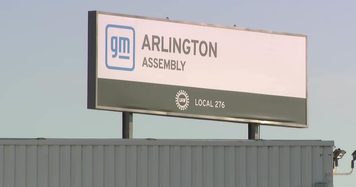 Gunman calls 911 to surrender after shooting man at Arlington GM assembly plant parking lot