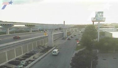 Major construction zone crash shuts down I-35 in San Antonio