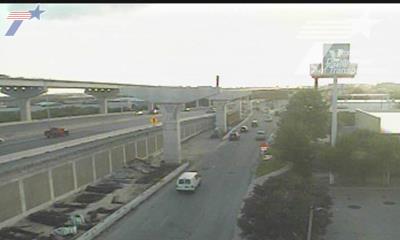 Major construction zone crash shuts down I-35 in San Antonio