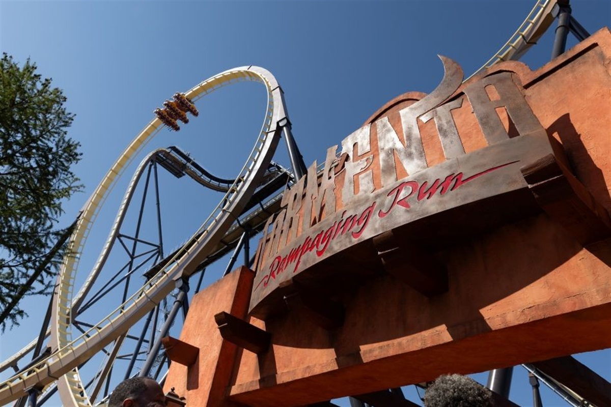 Record-Breaking Tormenta Rampaging Run Opens at Six Flags Over Texas