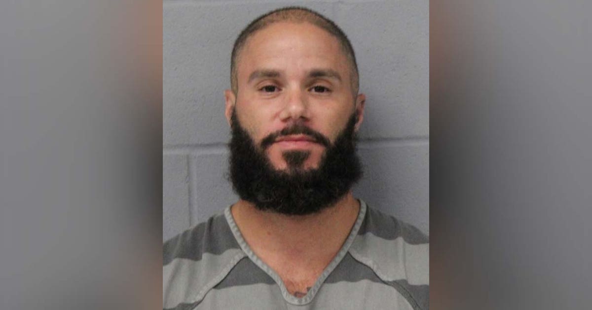 Pflugerville man arrested for stalking his girlfriend: police