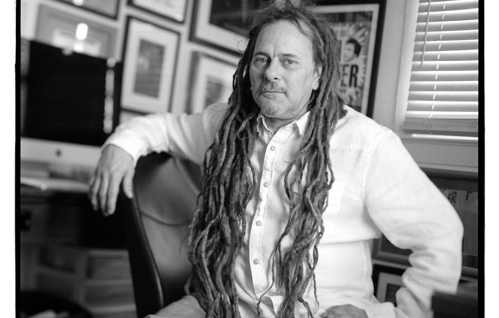 Edie Brickell honors Dallas music promoter Jeff Liles with bust