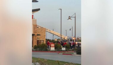 Multi-alarm fire breaks out at Fort Worth H-E-B